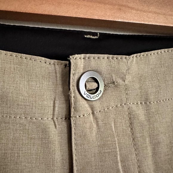 New Volcom Men’s Size 36 Shorts Surf N' Turf 4 Way Stretch Khaki NWT - Picture 5 of 12